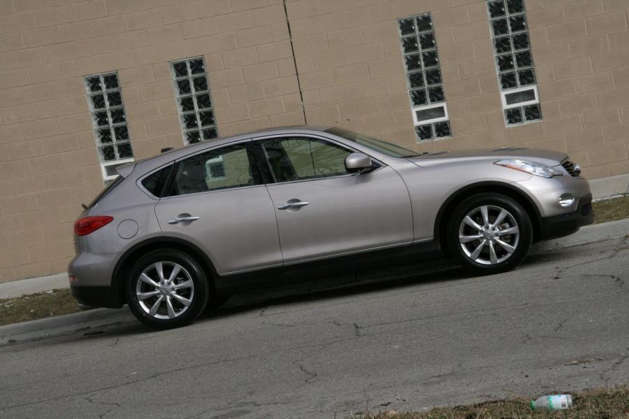  Infiniti EX35 2008 года  (фото 44 из 48)